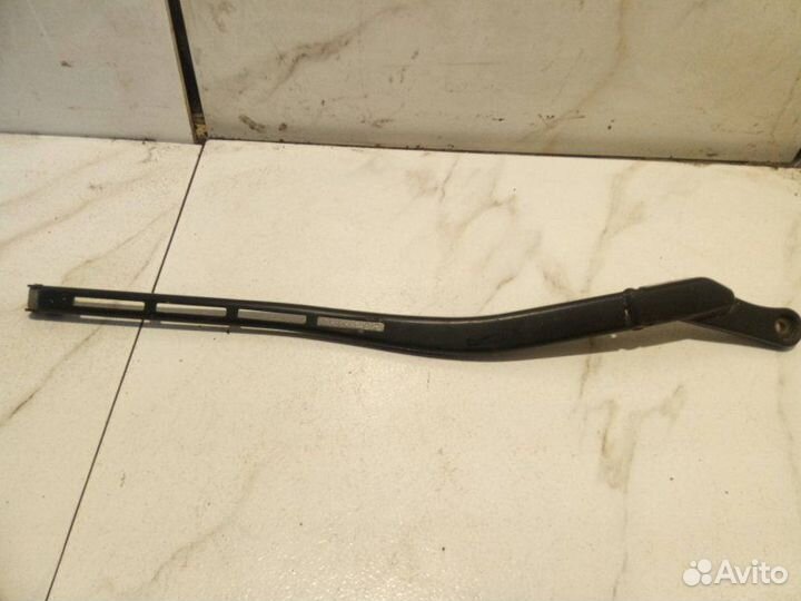 Поводок стеклоочистителя правый Audi A6 4B5 BFC