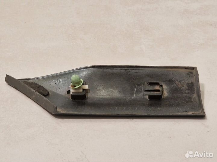 Молдинг переднего правого крыла VW Passat B4