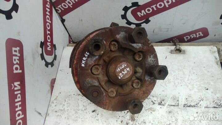 Ступица передняя правая Isuzu Elf NKR66E 4HF1 1996