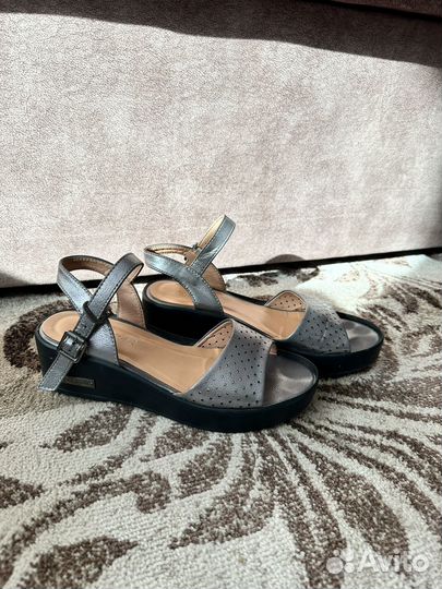Сандалии женские