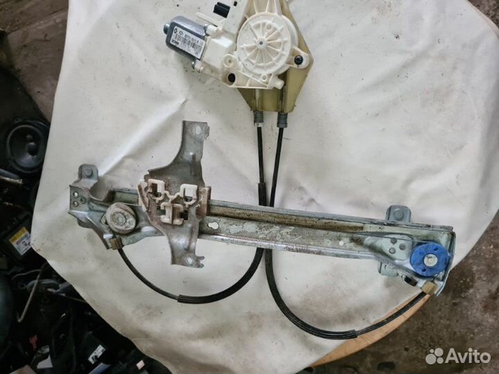 Стеклоподъемник задний Renault Fluence седан M4R