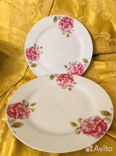 Тарелки,чайные пары. вазы