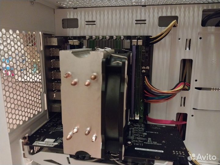 Материнская плата с процессором и памятью