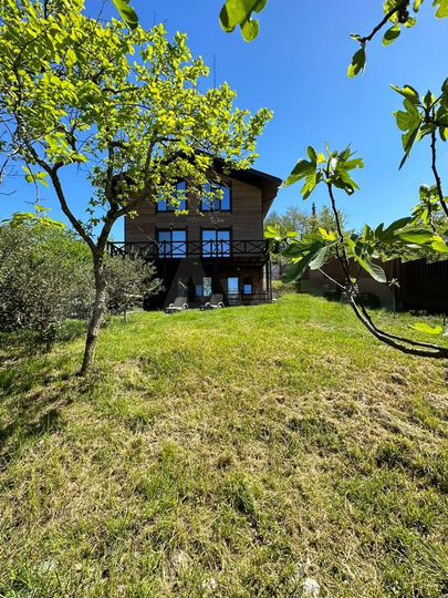 Дом 288 м² на участке 5,5 сот.