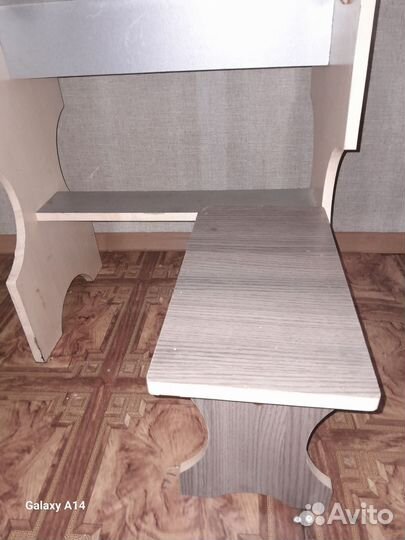 Стол и стулья