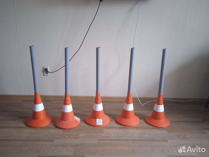 Конус дорожный