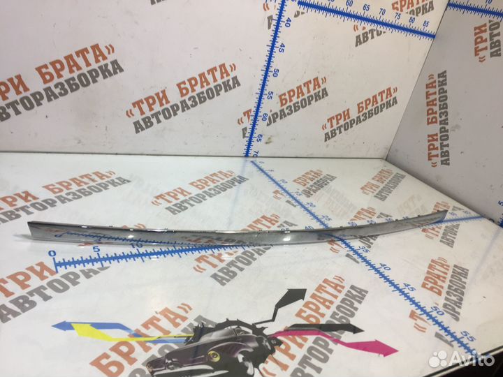 Мерседес С-Класс Молдинг крышки багажника