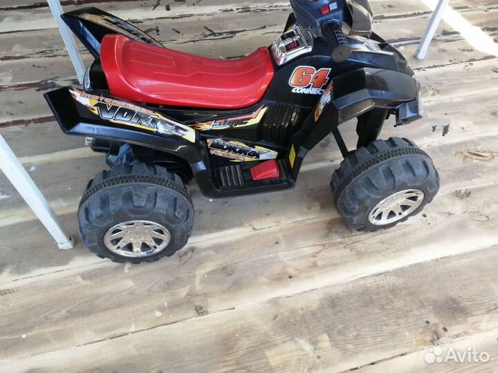 Детский квадроцикл на аккумуляторе