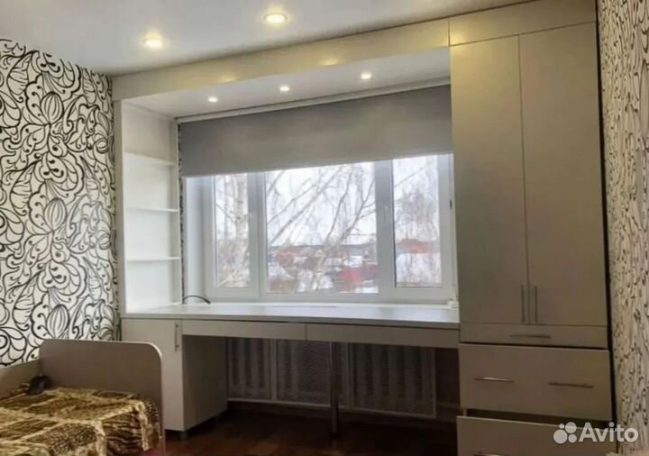 Рабочая зона в углу у Окна