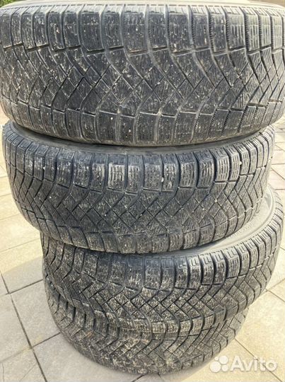 Pirelli Ice Zero FR 215/65 R17