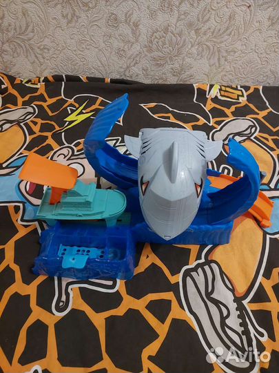 Hot wheels трек акула