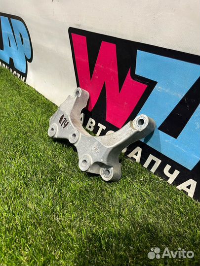 Кронштейн коробки (балка кпп) Ford Mustang