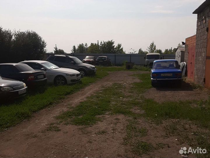 Автостоянка в районе аэропорта