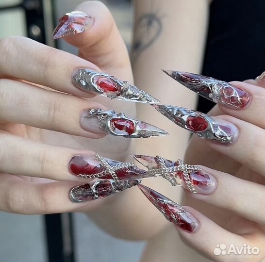 Модель на наращивание ногтей