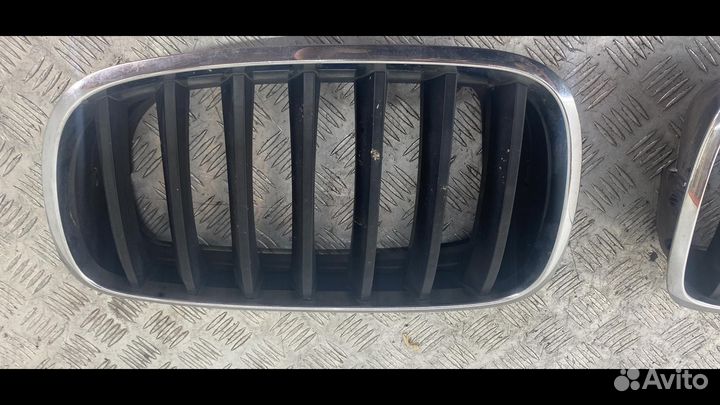 Решетка радиатора для BMW X5 (E70) 51137157687