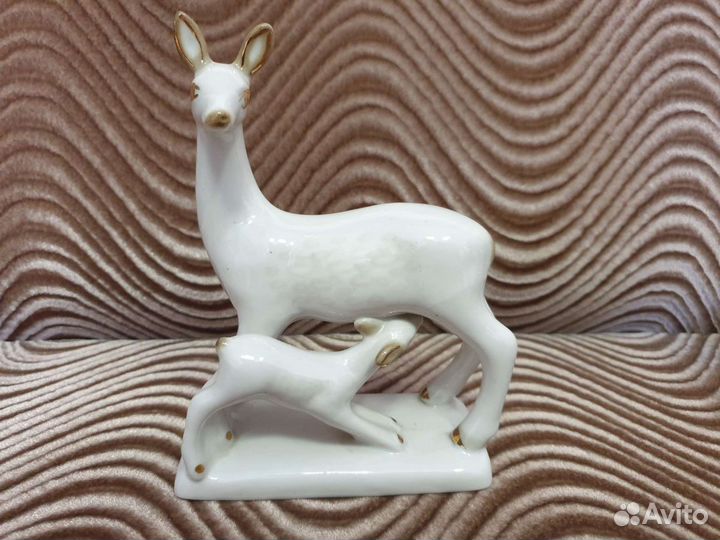 Статуэтка. Олени. Фарфор