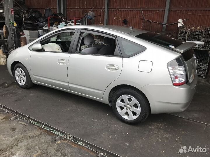 Ручка кпп на Toyota Prius NHW20