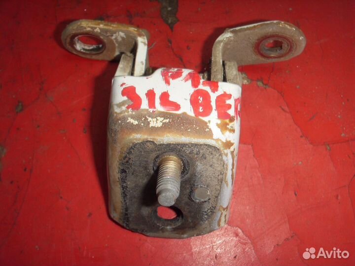 Петля двери задней левой 824012F030 Nissan Primera