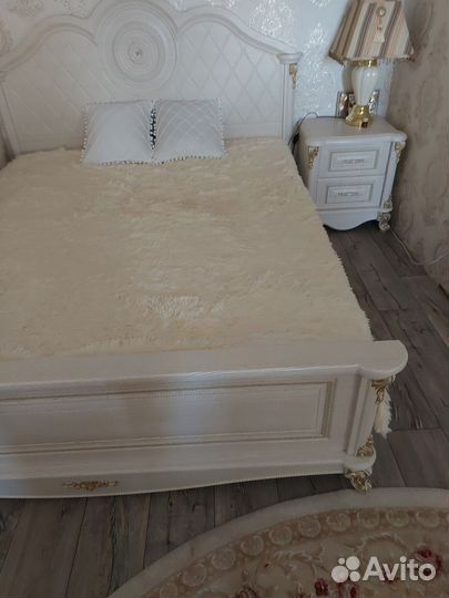 Кровать двухспальная с матрасом 160 200