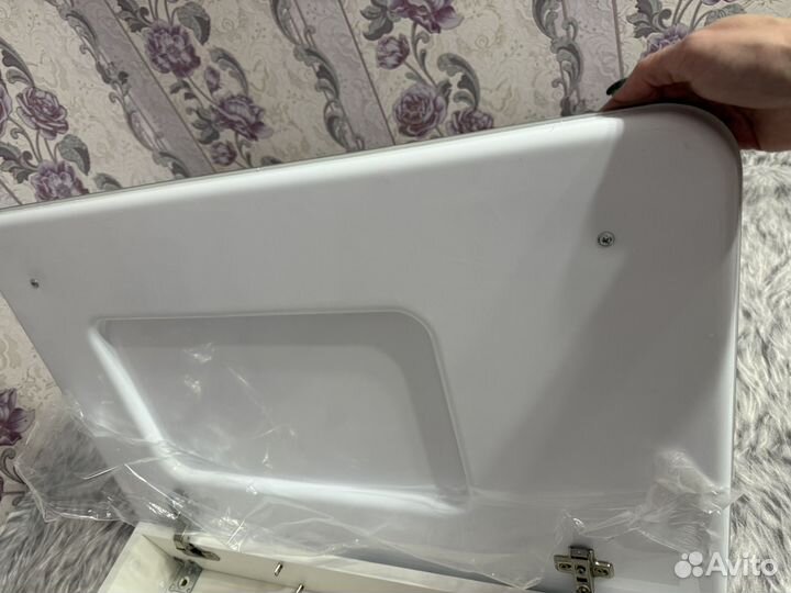 Шкафчик с зеркалом для ванной