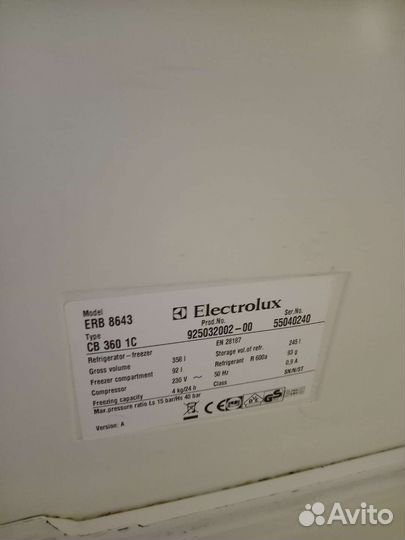 Вполне рабочий холодильник, но скорее на запчасти)