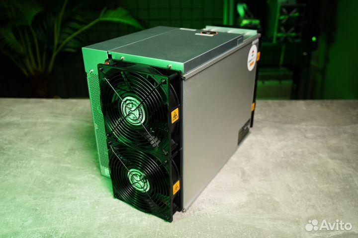 Майнер Antminer S21+ 235 новый