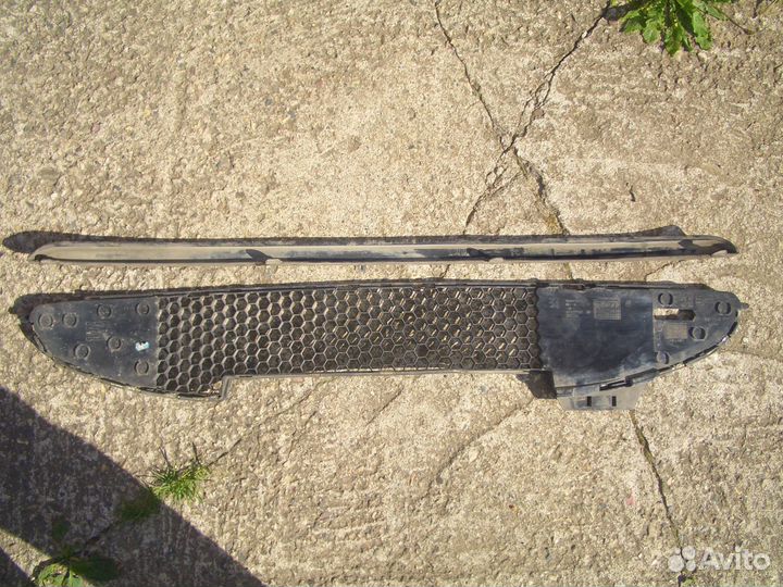 Решётка переднего бампера Пежо 206 с98-12г