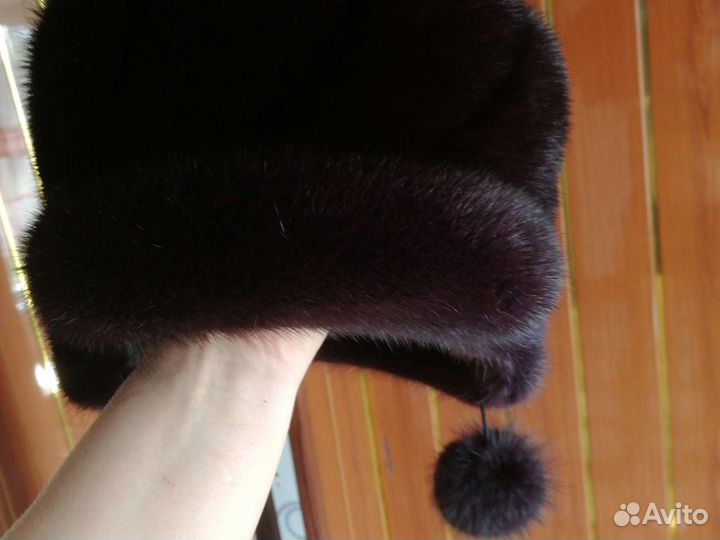 Женские меховые шапки