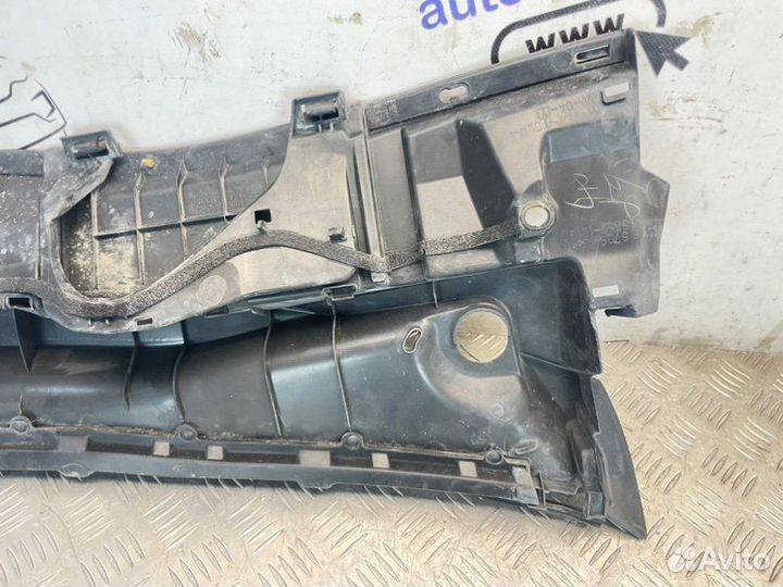 Решетка, жабо под дворники левый Toyota Corolla