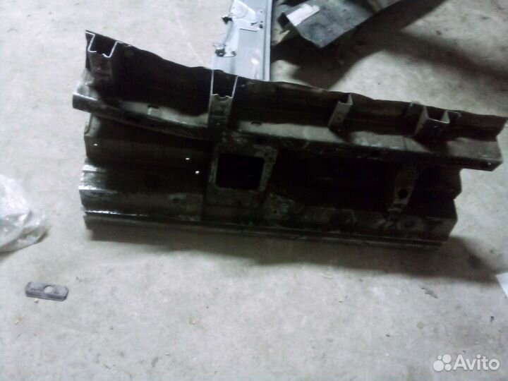 Вырез стойки (B) правя WV T5