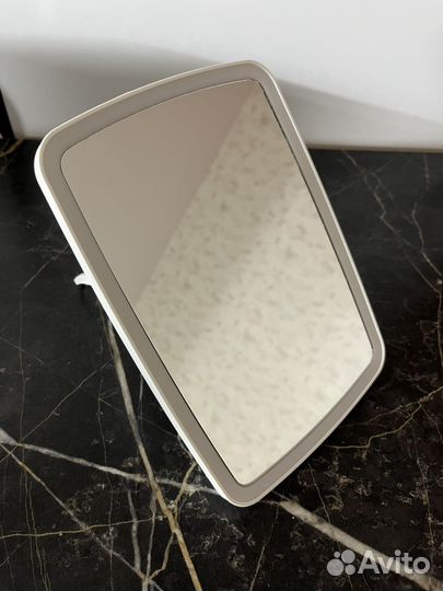 Зеркало с подсветкой настольное