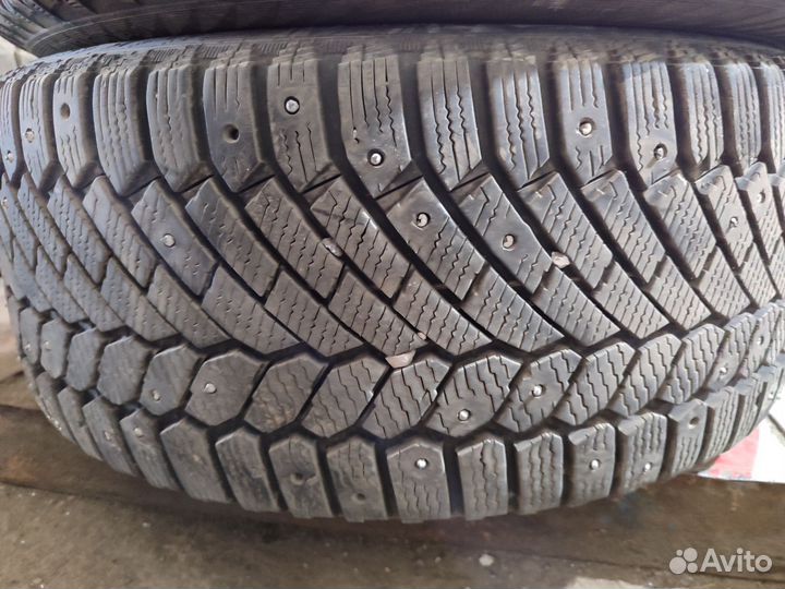 Gislaved Nord Frost 200 235/45 R17 97T