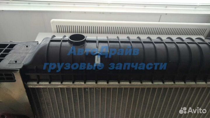 Радиатор охлаждения Рено Премиум