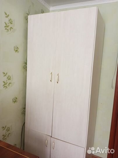 Шкаф и зеркало