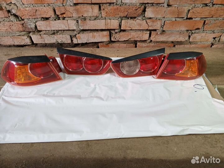 Задние фонари Митсубиси ланцер 10
