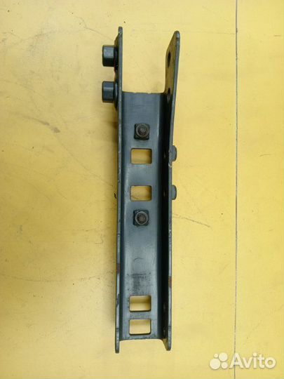 Кронштейн бачка омывателя Scania P 440 B6X4Hz Cp