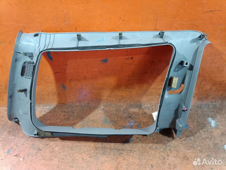 Обшивка багажника задняя правая вержняя Subaru Forester SF5