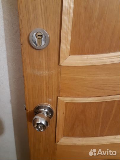Дверь входная деревянная бу