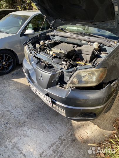 Продаю мицубиши Аутлендер1