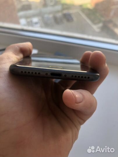 Телефон iPhone 8 64 gb