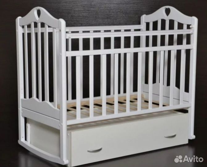 Детская кроватка с маятником и ящиком