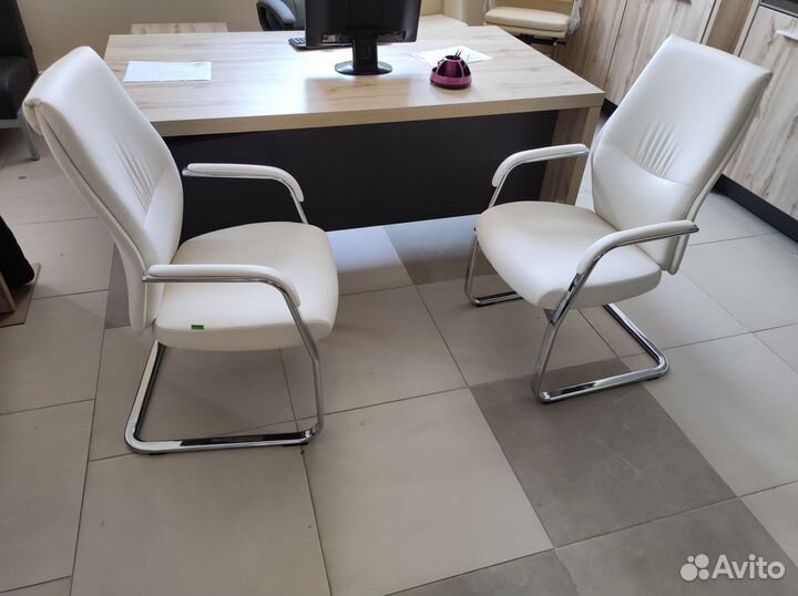 Офисное кресло