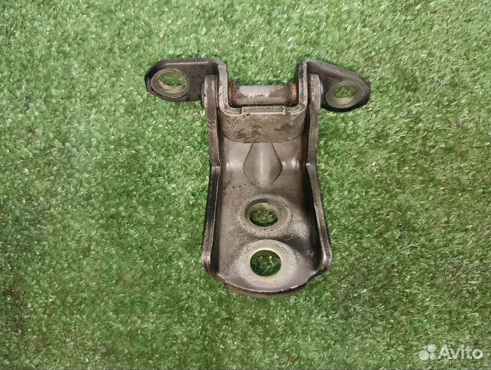 Нижняя петли передней левой двери Nissan X-trail