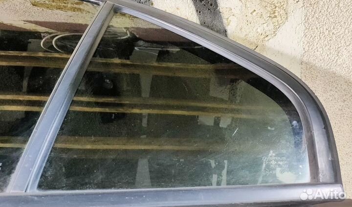 Стекло двери задней левой (форточка) Mitsubishi