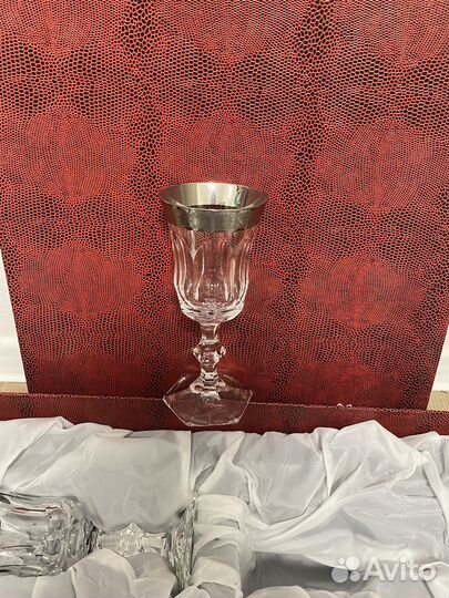 Набор хрустальных бокалов