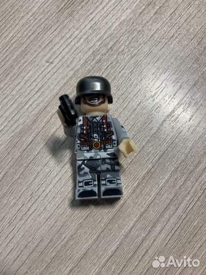 Собранное Lego военный самолёт