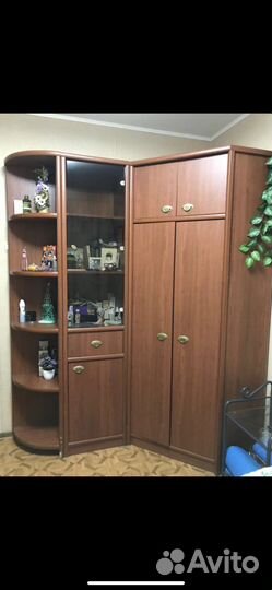 Шкаф угловой, стол письменный
