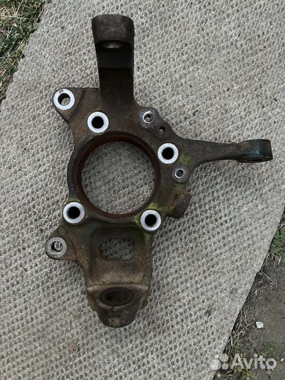 Кулак поворотный передний левый Mitsubishi L200