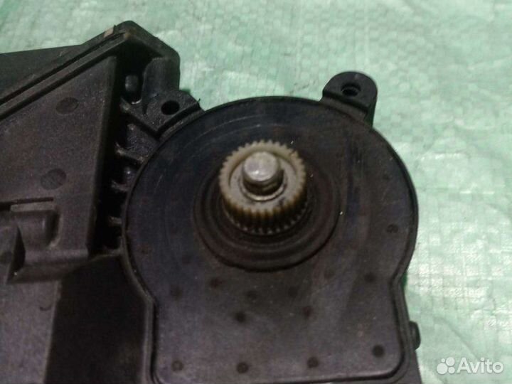 Мотор стеклоподъемника задний Mercedes-Benz W210