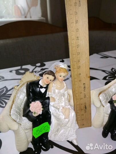 Статуэтки молодоженов
